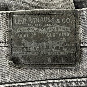 LEVI’s MEN’s 513 2% stretch cotton JEANS